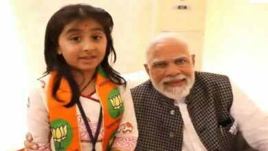 PM Narendra Modi and little girl