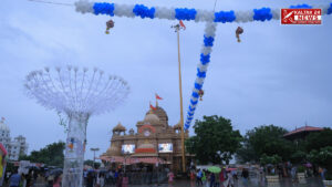 Shrikashtabhanjandev Dada Mayurpankh and Shrikrishna's divine decoration of Seshnag Leela