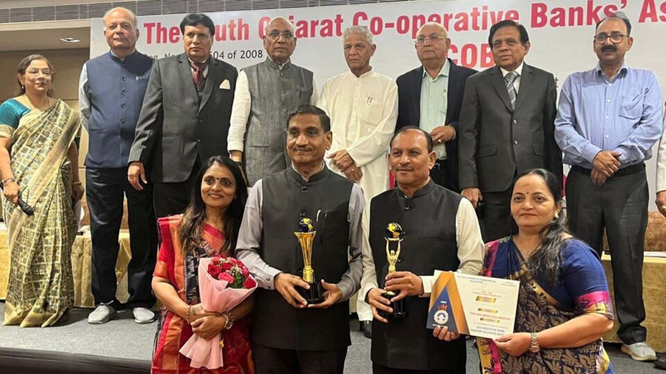 varachha-co-operative-bank-receives-scoba-pride-award-for-financial-stability-surat-news