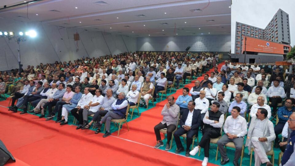 Saurashtra Patel society's best friends held a friendly meeting; construction work of Jamnaba Vidyarthi Bhavan for 1000 students nearing completion