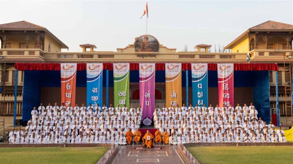 karyakar-suvarna-mahotsav-of-baps-organization-will-be-celebrated-at-narendra-modi-stadium-in-ahmedabad-1-lakh-workers-from-30-countries-will-come-kaltak24news