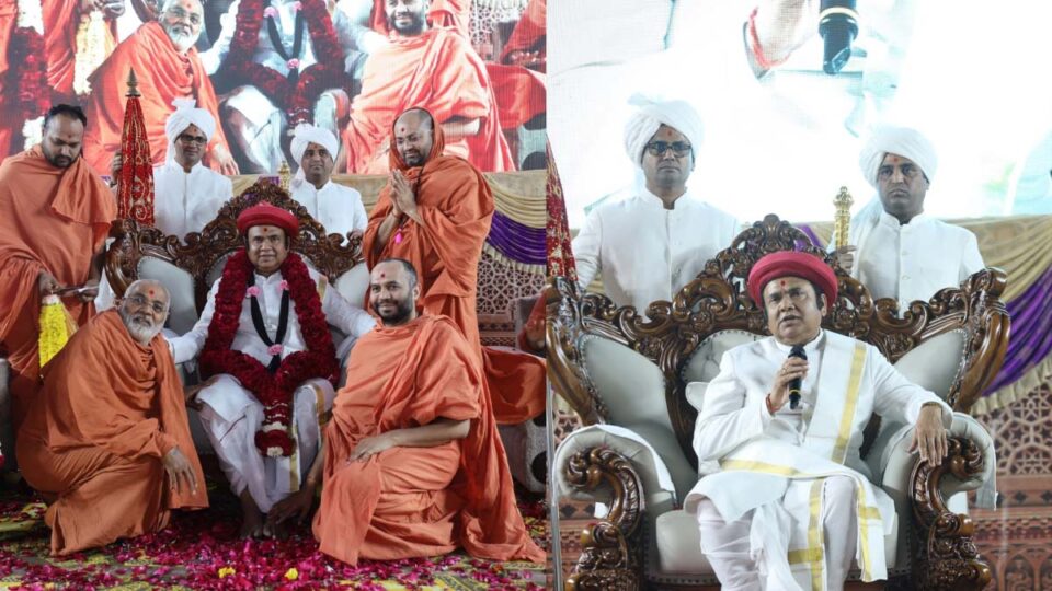 a-grand-shakotsav-in-the-presence-of-shri-kashtbhanjandev-hanumanji-dada-and-the-22nd-gadi-padarudh-ceremony-of-acharya-maharajshri-was-celebrated-at-botad